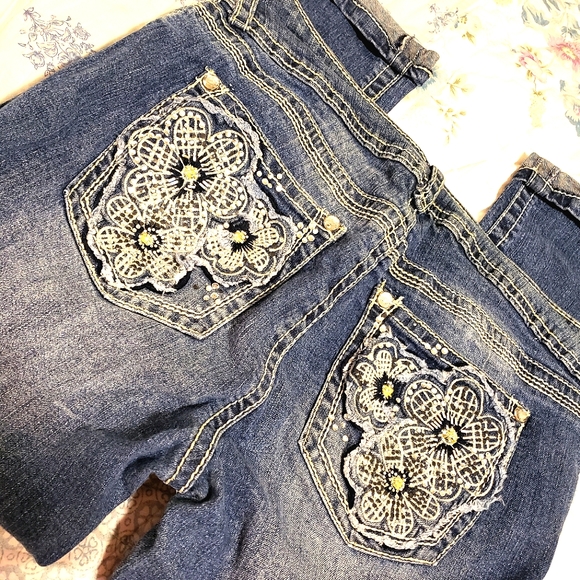 Distressed Stretch Jeans {BONGO}, 12/13 - Picture 1 of 6